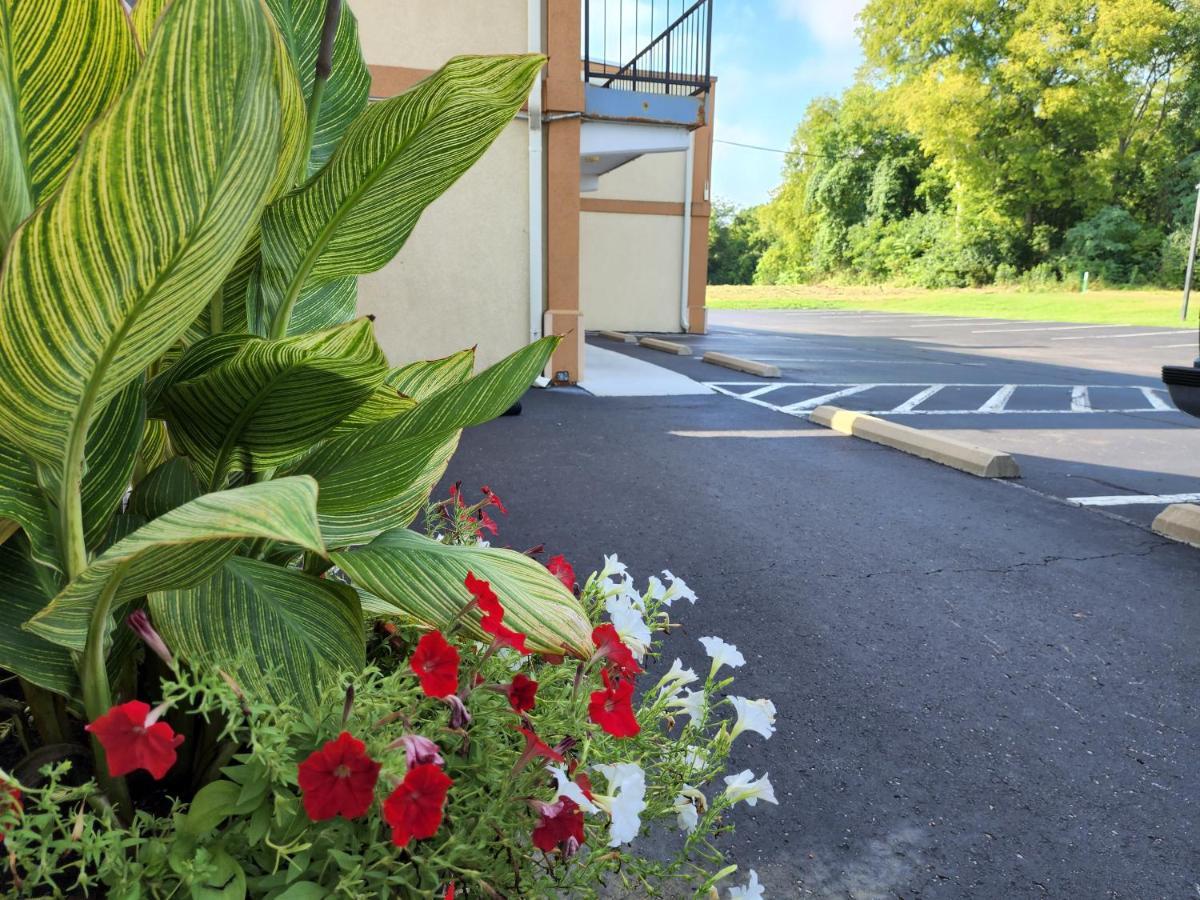 Relax Inn Hendersonville Exterior foto