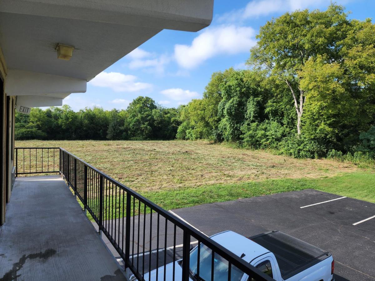 Relax Inn Hendersonville Exterior foto