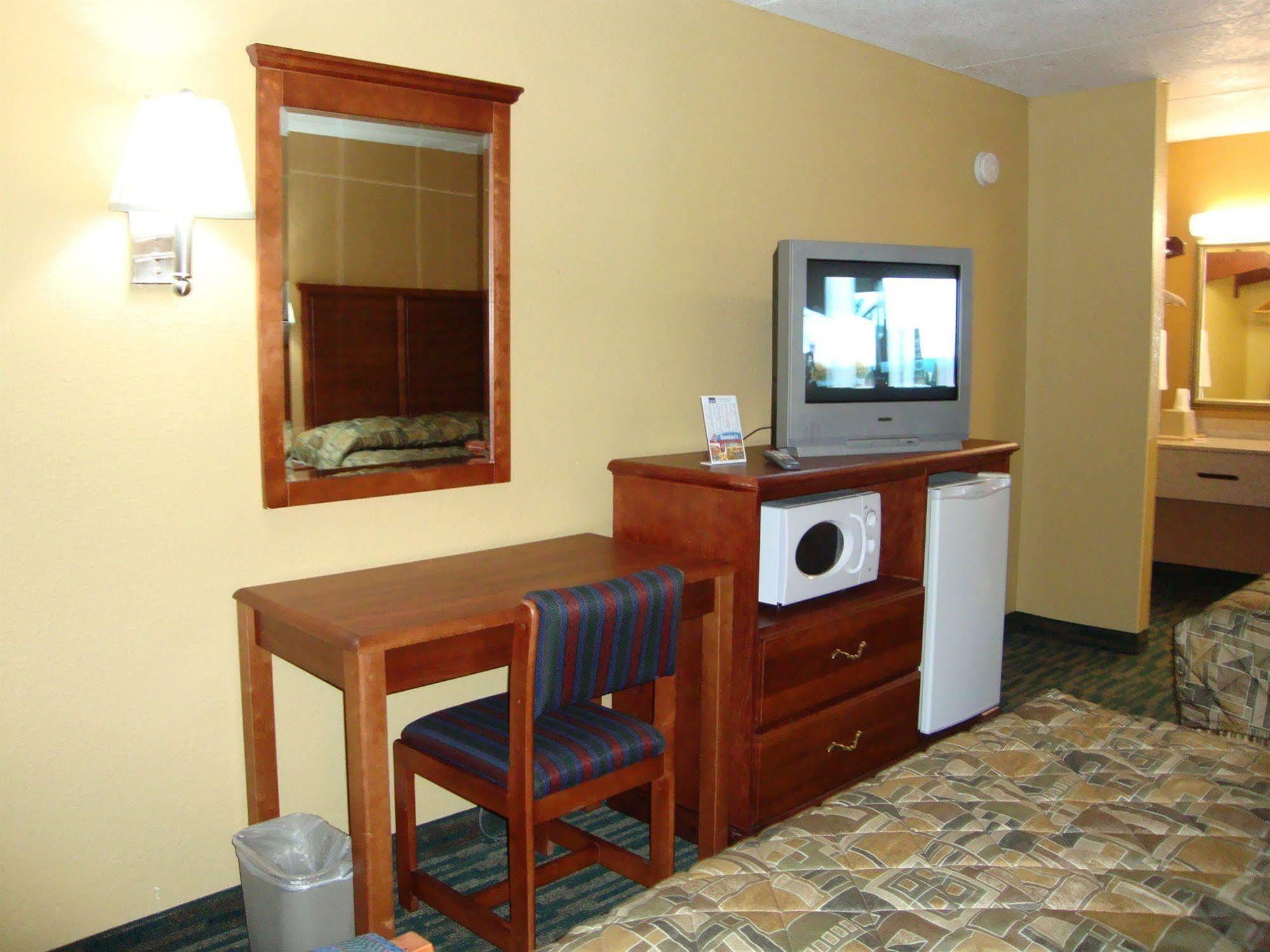 Relax Inn Hendersonville Exterior foto